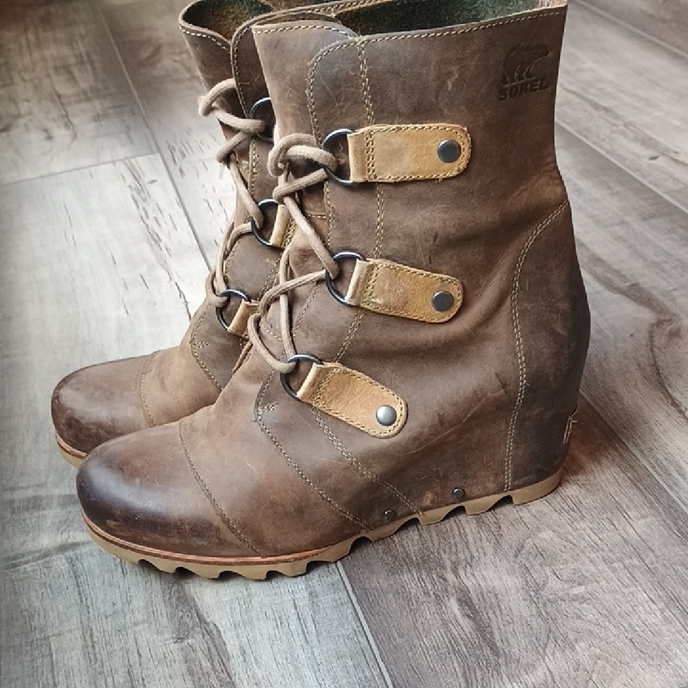 Sorel Women's Tan and Brown Winter Boots